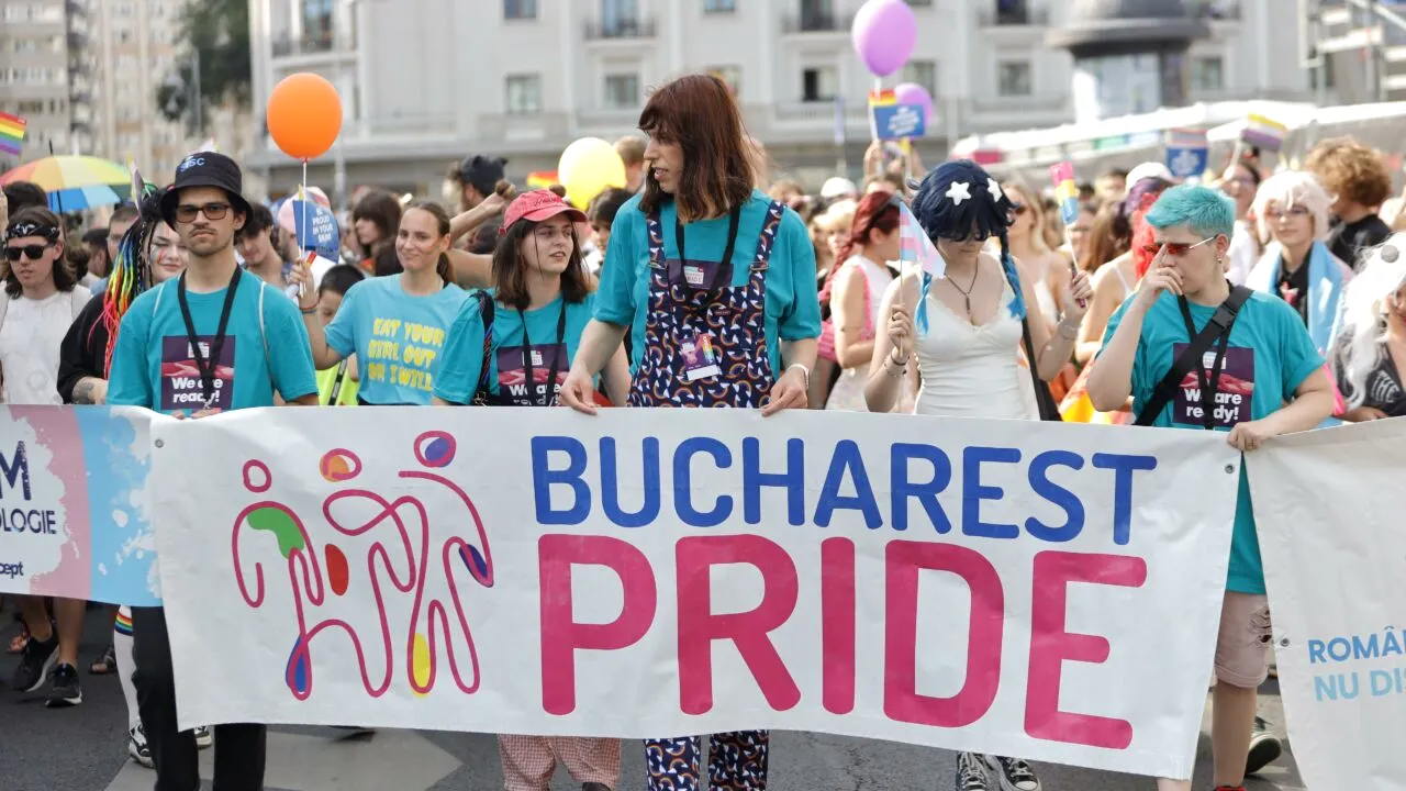 Incidente la Bucharest PRIDE. Mai mulți contramanifestanţi au fost legitimați, unul dus la secție