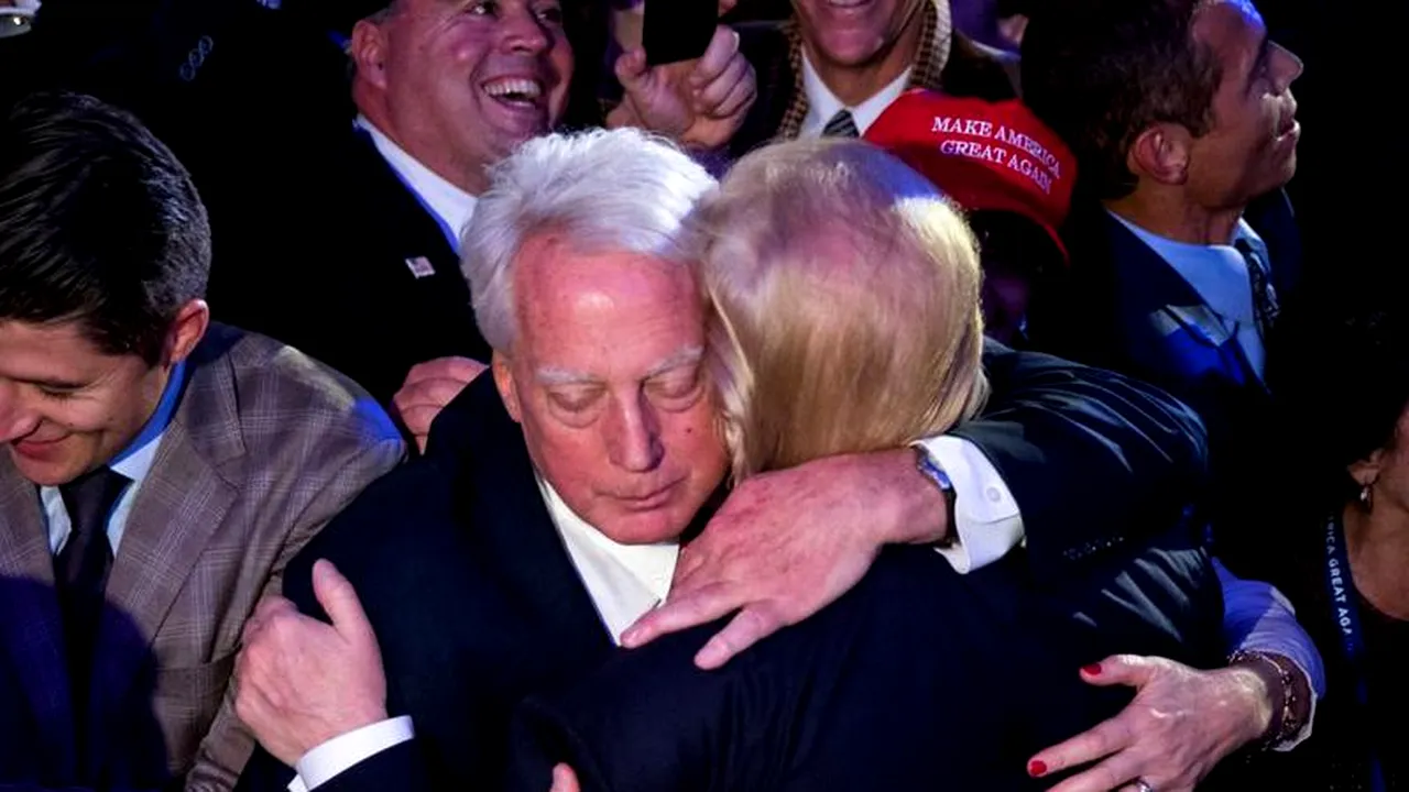 Scandal la pomana fratelui lui Donald Trump. Un chelner s-a ales cu nasul spart, după ce i-a transmis unui invitat că evenimentul încalcă regulile privind Covid-19
