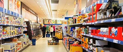 Rugină, insecte moarte și fire de păr descoperite de inspectorii ANPC la mai multe magazine Auchan. Autoritatea a propus închiderea a patru unități ale lanțului de supermarketuri
