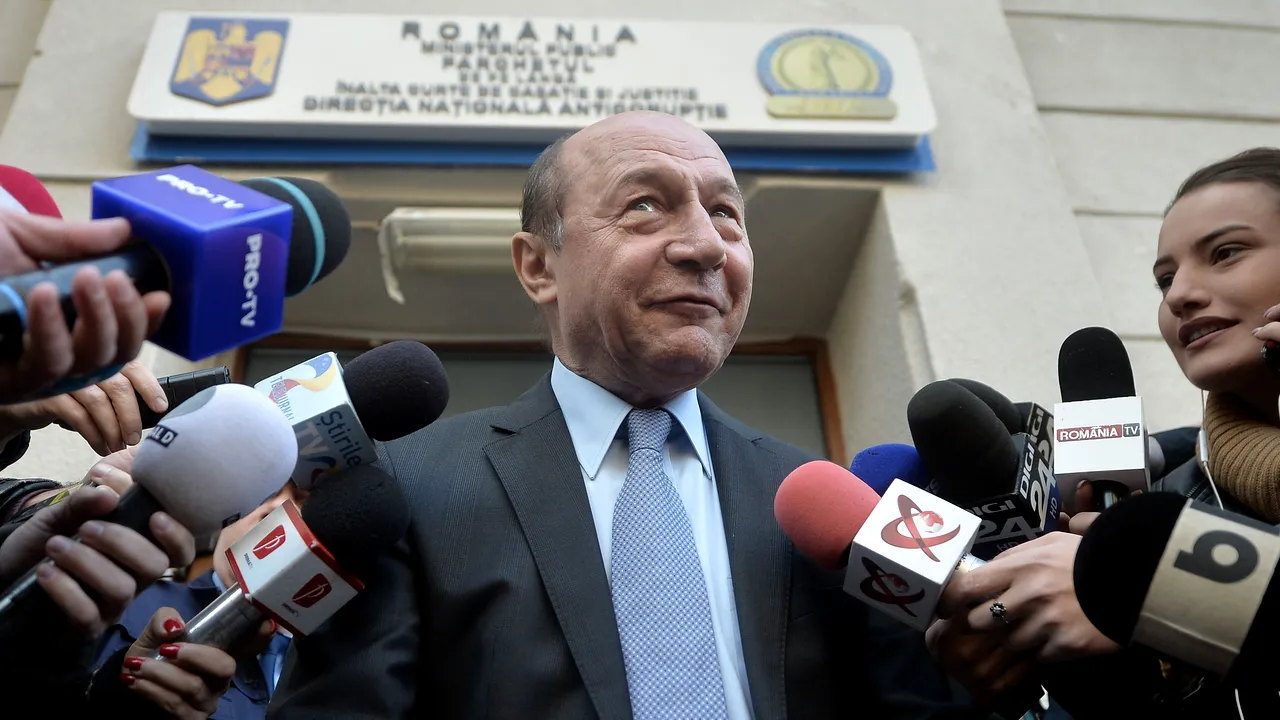 Băsescu, despre Rareș Bogdan: Calitatea de a da din GURĂ o are/ Referitor la fuziunea PNL-PACT: Liberalii să aibă grijă ce și-au băgat în partid