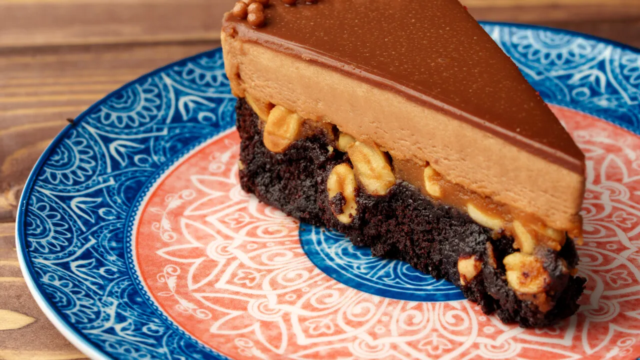 Rețetă de prăjitură cu Snickers, un desert delicios și o savoare unică