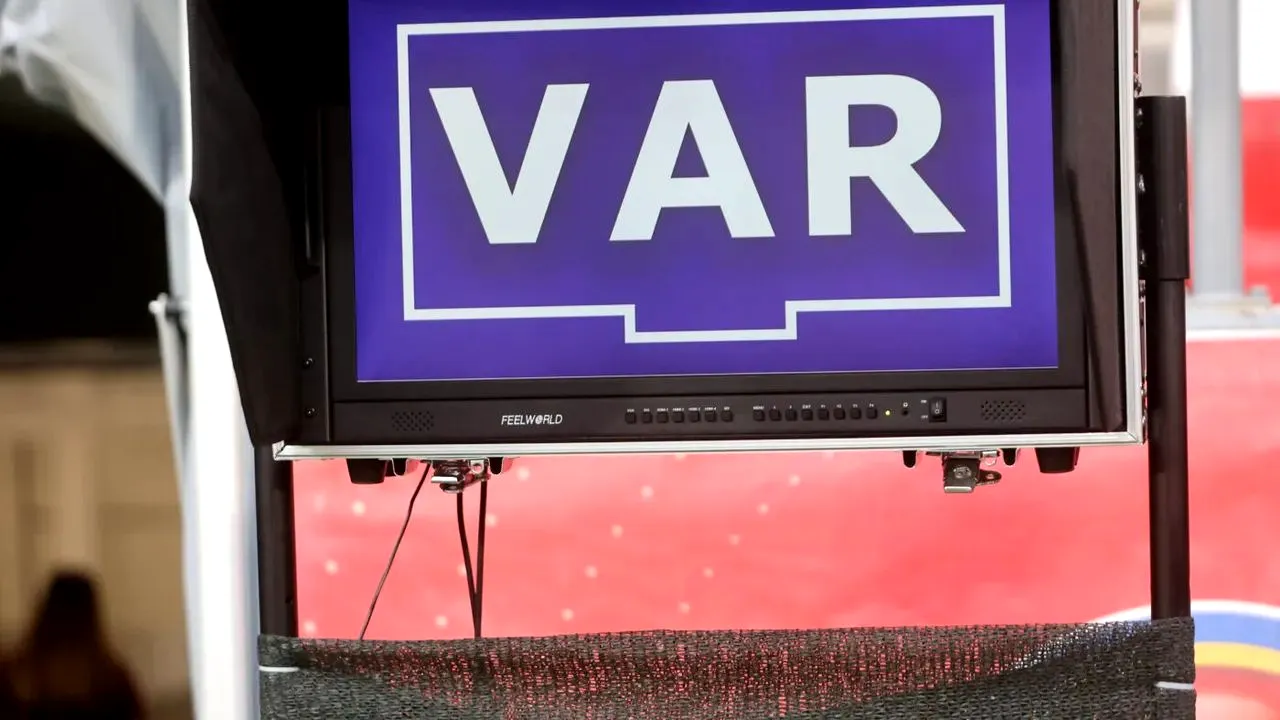 Cer rejucarea meciului U Cluj - Gloria Buzău, 2-1. Scandal din cauza arbitrajului. „Execuție în direct”