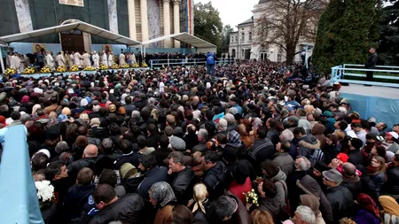 Mii de credincioși s-au închinat la moaștele Sfintei Cuvioase Parascheva