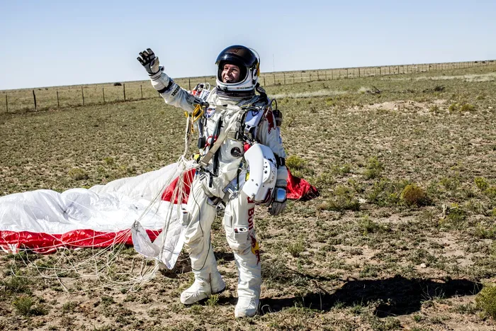Felix Baumgartner, după ce a sărit din stratosferă în cadrul proiectului Red Bull Stratos