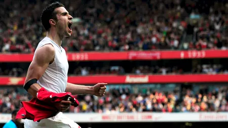 Van Persie s-a accidentat la meciul cu QPR ciocnindu-se de un cameraman