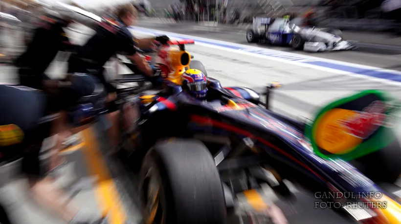 VIDEO - Mark Webber, retrogradat 10 locuri pe grila de start, după ce a făcut autostopul la Singapore