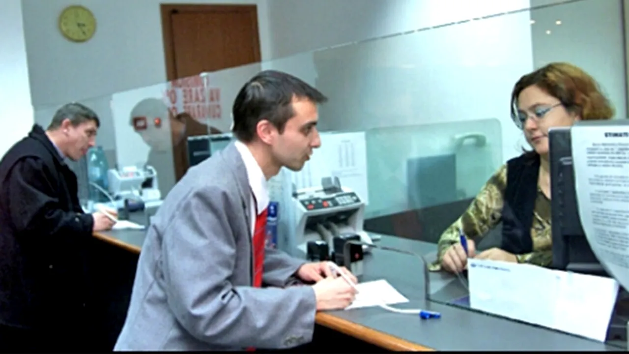 Le-am făcut calculul! Câți lei primesc salariu o casieriță de la BRD vs una angajată a sucursalelor Banca Transilvania