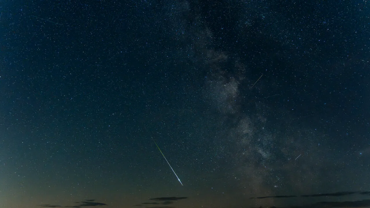 Stele căzătoare, vizibile pe cerul României. Când și cum le putem vedea