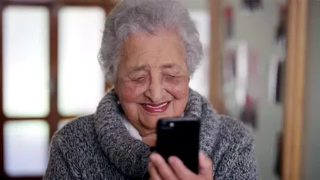 Cum a rămas o pensionară fără ECONOMIILE de o viață după ce trei „soldați americani” pe care îi cunoscuse pe Facebook au convins-o să le trimită bani