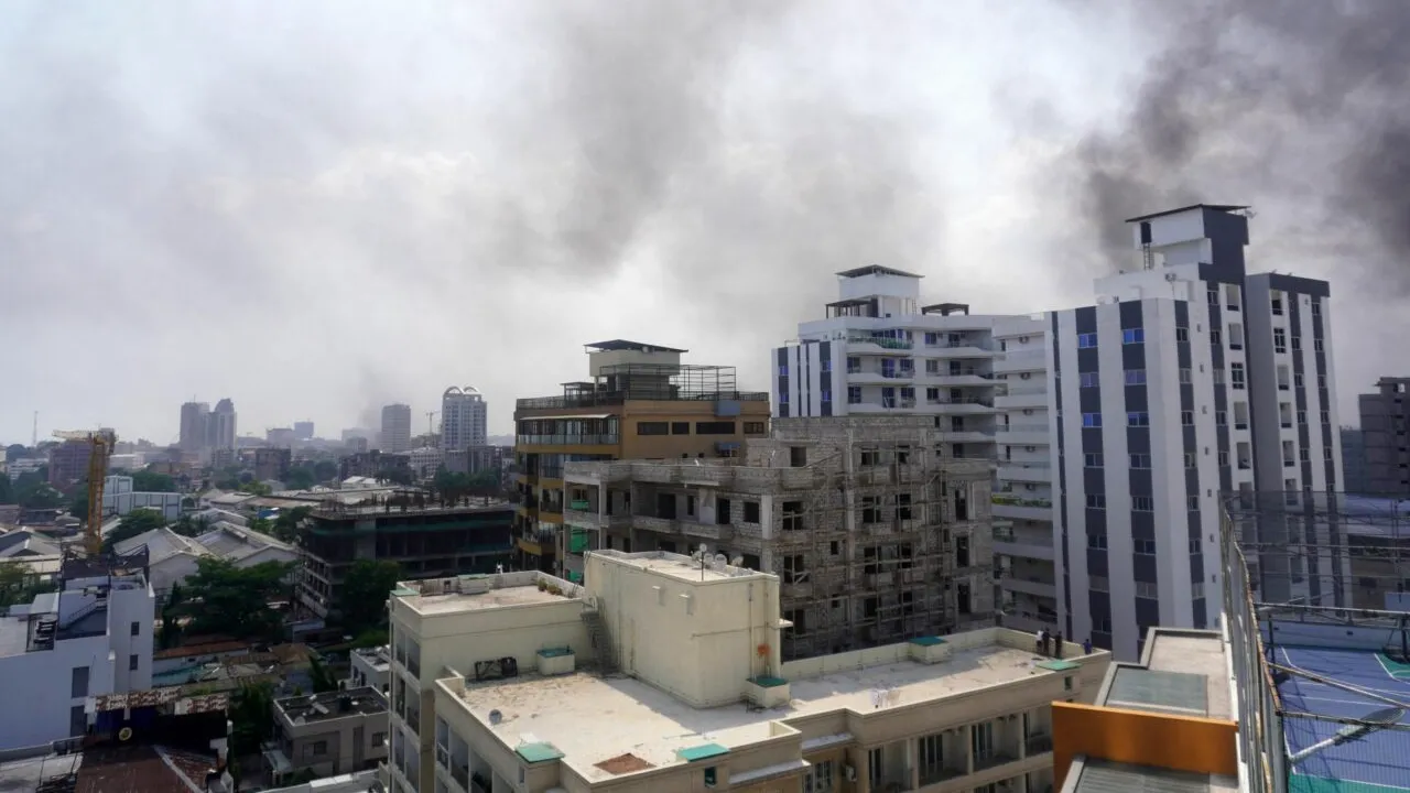 Război civil în CONGO. Aeroportul din Goma, controlat de rebeli!/Ambasadele din capitala Kinshasa, atacate cu sticle incendiare