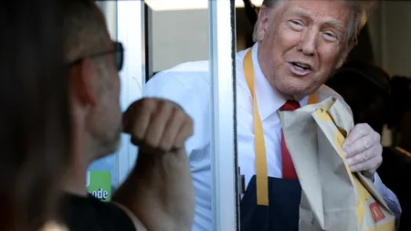 Donald Trump, lucrător la McDonald's pentru o zi. A prăjit CARTOFI și a servit meniuri cu burgeri unor clienți dintr-un Drive Thru
