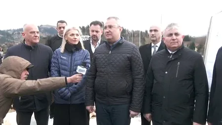 Nicolae Ciucă, în vizită la noul pod de la Dâmbovicioara, judeţul Argeş: „Reuşim ca, la 137 de ani, să dăm în folosinţă un pod nou şi modern”