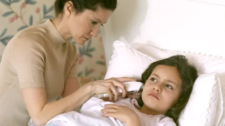 ATENȚIE, părinți! RĂCEALA și GRIPA la copii: Când trebuie să-i dai celui mic ANTIBIOTIC