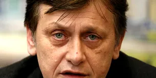 <span style='background-color: #dd3333; color: #fff; ' class='highlight text-uppercase'>ALEGERI 2024</span> Crin Antonescu, atac DUR la adresa conducerii PNL: E mediocritate și IMPOSTURĂ / „Lupta pentru președinție pare un joc de umbre”