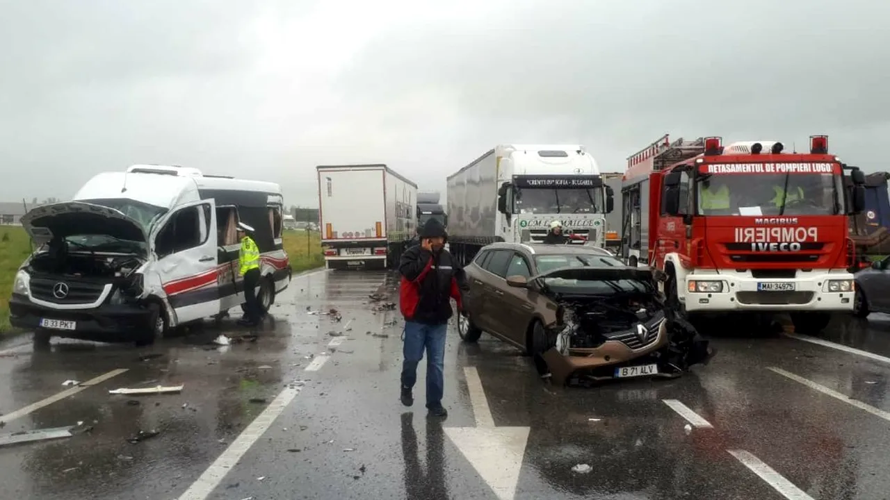 Accident grav în Timiș. Un microbuz cu 17 elevi la bord s-a ciocnit cu un autoturism