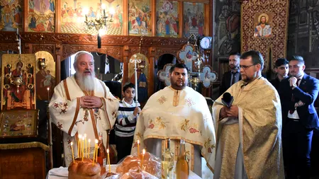 PREMIERĂ în România: Slujbă oficiată în limbile română și ROMANI - FOTO