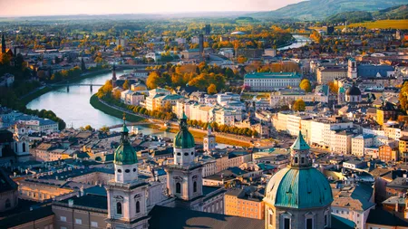 Un oraș european interzice accesul turiștilor cu mașina în centrul istoric pe perioada verii