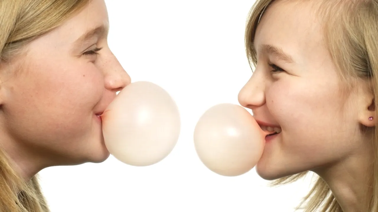 STUDIU. Guma de mestecat îmbunătățește performanțele cerebrale