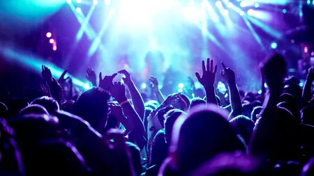 Cel puțin 13 oameni au murit după ce s-au călcat în picioare într-un club din Peru. Totul s-a întâmplat în timpul unui raid al Poliției, care voia să vadă dacă sunt respectate regulile împotriva COVID