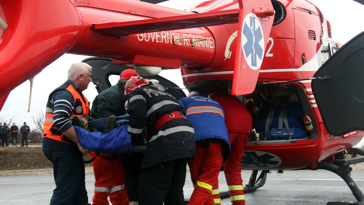 Anchetatorii au luat probe de combustibil de la elicopterul SMURD prăbușit