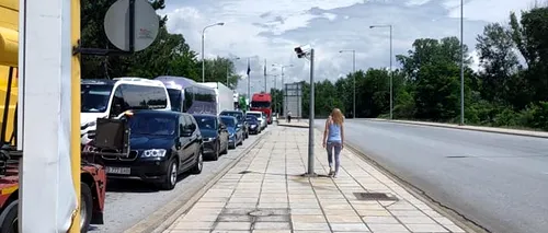 Cozi interminabile la intrarea în Grecia. Turiştii români, nevoiți să aștepte ore în șir să treacă de vama Kulata - Promachonas