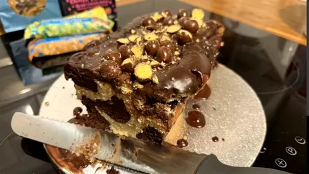 Cum prepari prăjitură marmorată, fără ouă, lapte sau unt. Rezultatul te va uimi