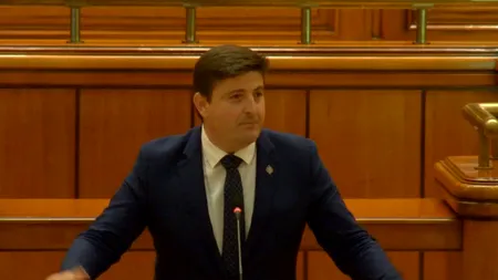 Deputatul USR Alexandru Dimitriu, HUIDUIT în Parlament, după ce i-a jignit pe membrii AUR: 