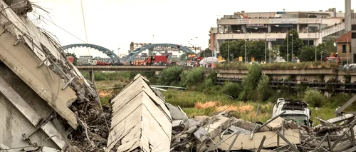 Podul Morandi din Genova, unde au murit zeci de persoane, printre care și doi români, a fost demolat - VIDEO