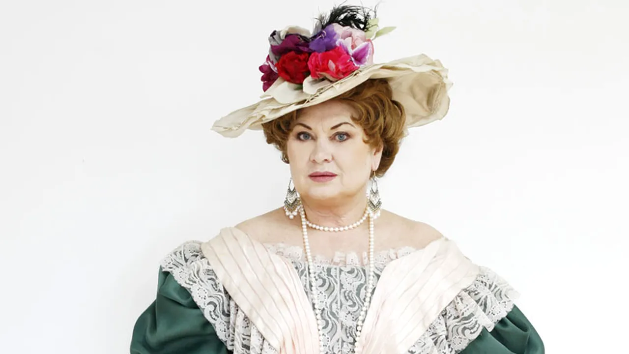 Actrița Florina Cercel a fost condusă pe ultimul drum în aplauzele colegilor și ale spectatorilor de la Teatrul Național din București