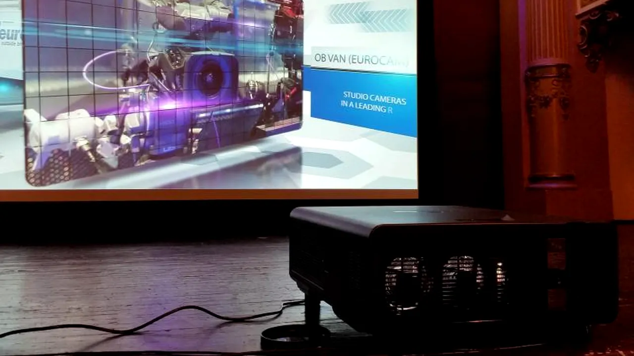 Proiector profesional cu luminozitate de 16.000 Lumeni, prezentat la București