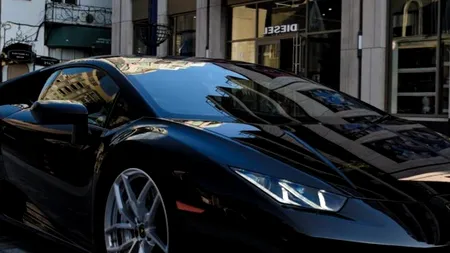 Aroganță de milionar. Ce plăcuță de înmatriculare a ales proprietarul unui Lamborghini Huracan
