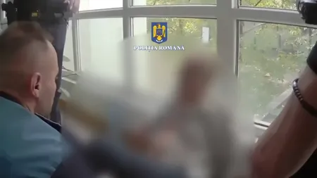 VIDEO | Bătrân imobilizat la pat, salvat de polițiști din apartamentul său cuprins de flăcări. Incidentul a avut loc în sectorul 3