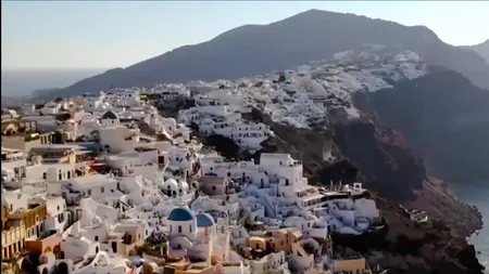 Grecia înăsprește legislația turistică: Românii nu mai au voie să campeze pe plajă sau în locuri neamenajate