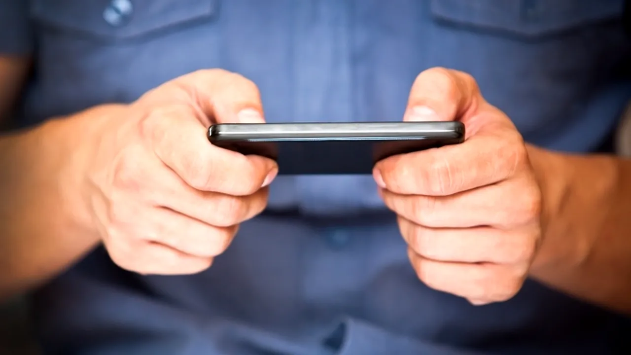 Câteva bănci comerciale vor lansa în acest an servicii de plată cu telefonul mobil