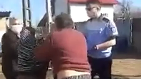 VIOLENȚĂ. Imagini în premieră de la scandalul din Merișani. Un bărbat a fugit din izolare ca să-și snopească rudele!