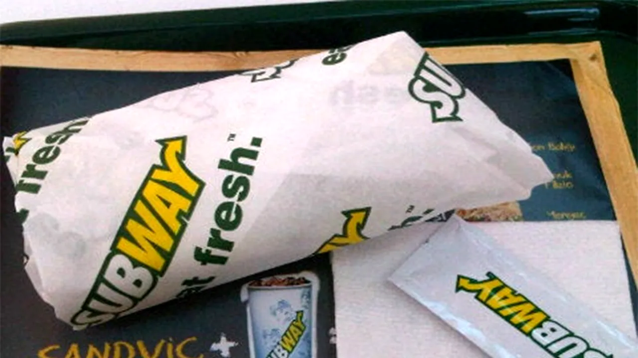 A crezut că este o glumă. Ce a primit un clujean, după ce a comandat un sandwich de la Subway