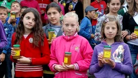 Ministerul Agriculturii anunță că elevii vor primi un borcan de miere în fiecare lună, de anul viitor: 