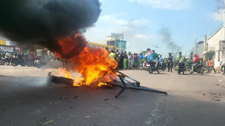 Protestele au cuprins RD CONGO pe fondul conflictului militar din estul țării. Demonstranții au atacat mai multe ambasade