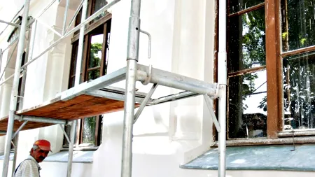 O școală din Timiș cu 99 de elevi a fost închisă din cauza datoriilor către constructorul clădirii