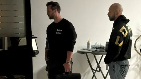 Primele IMAGINI cu frații Tate după aterizarea în București. Ce au declarat imediat ce au ajuns în România: „Nu ne temem”