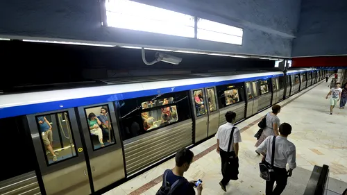 Un bărbat a fost prins sub metrou în stația Basarab