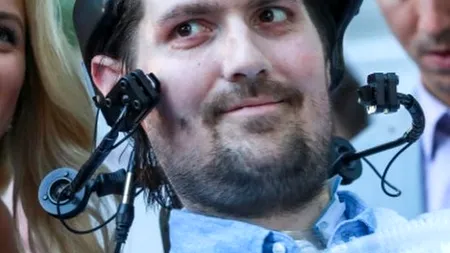 Bărbatul care a inspirat Ice Bucket Challenge, celebra provocare devenită virală în mediul online pentru scop umanitar, a murit - FOTO / VIDEO