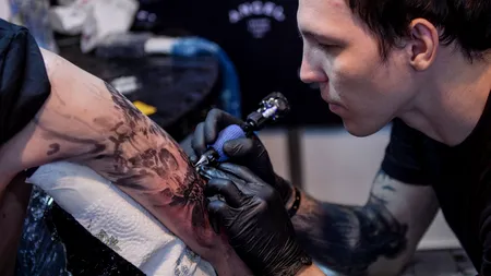 100 de saloane de tatuaj, cei mai cunoscuți TATUATORI naționali și internaționali. TALENT, culori, concursuri: International Tattoo Convention Bucharest, 19-21 octombrie