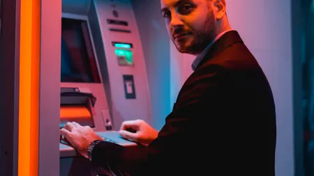 Puțini români știu acest lucru! Ce trebuie să faci dacă bancomatul nu îți dă banii pe care ai vrut să-i retragi