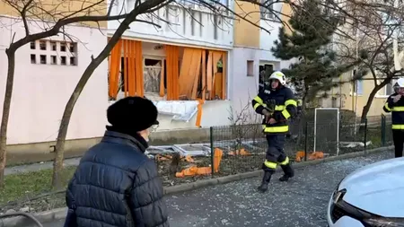 VIDEO | Explozie la un bloc din Craiova. O femeie a fost rănită și a avut nevoie de intervenția medicilor