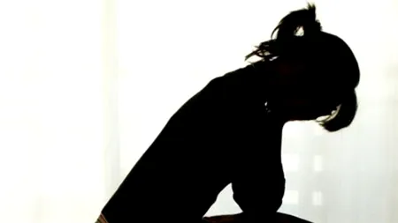 Acuzații grave la adresa unui profesor de religie din județul Vâlcea. Ce imagini le-ar fi arătat elevelor sale