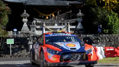 <span style='background-color: #1e73be; color: #fff; ' class='highlight text-uppercase'>GALERIE FOTO</span> Thierry Neuville devine primul belgian campion modial la WRC. Pilotul a obținut performanța după abandonul lui Ott Tanak