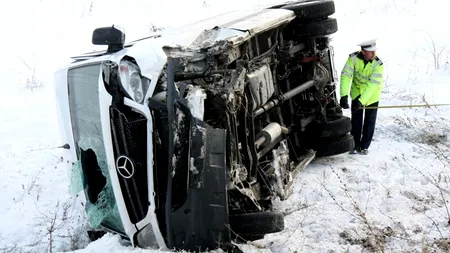 Șoferul microbuzului răsturnat miercuri pe A1 transporta pasageri peste limita permisă de lege