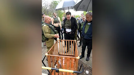 VIDEO | Elon Musk calcă pe urmele masacrelor din Israel / Miliardarul a fost în kibbutzul Kfar Aza, împreună cu Netanyahu