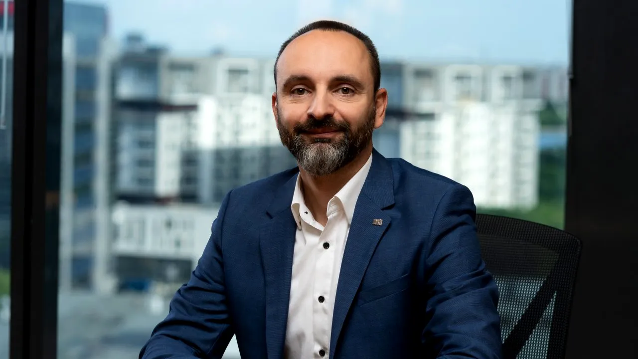 Adrian Dobre, fondator Klarwin: ”Putem să păstrăm o oază de normalitate într-o lume haotică. Tehnologiile trebuie să contribuie la o viață sănătoasă pentru generațiile viitoare”